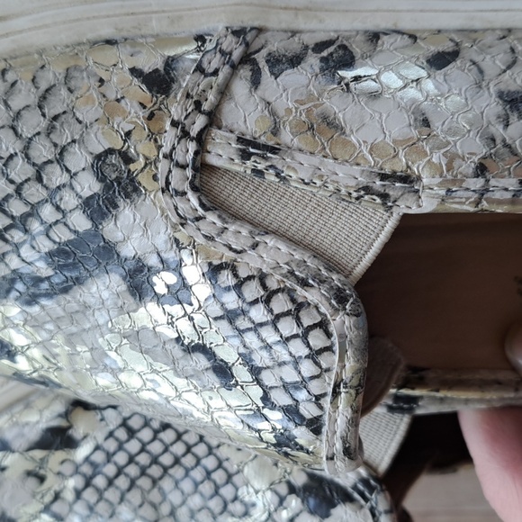 Time and Tru Girl Animal Print Gold Shiny Slip On Sneakers - Picture 3 of 9